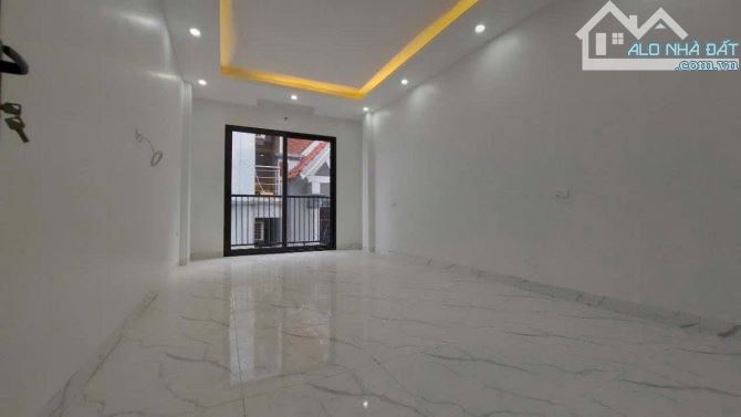 BÁN NHÀ SIÊU HIẾM TẠI CẦU DIỄN, NGÕ RỘNG - NHÀ 30M2, 5 TẦNG, MT 3,6 M - GIÁ 6,5 TỶ - 2