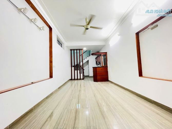 Hàng xóm Times City - Nhà đẹp 39M2 - Giá mềm - Lô góc - Trước nhà rộng thoáng. - 2