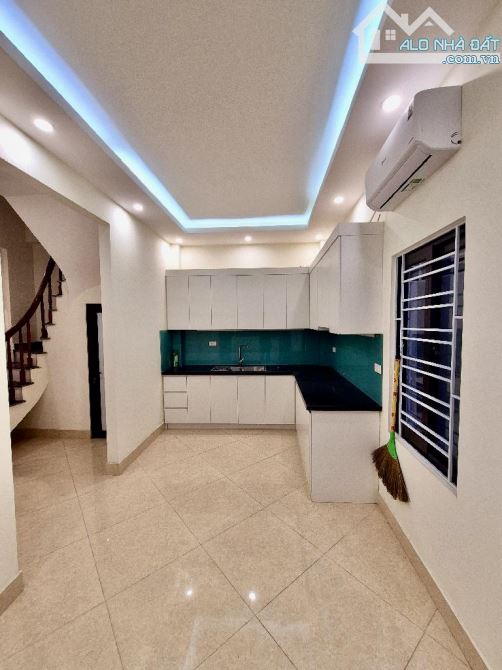 Nhà Đẹp YÊN HOÀ - CẦU GIẤY- 51M x 5 TẦNG- FULL ĐỒ - NGÕ THÔNG- Ô TÔ ĐỖ GẦN - 2