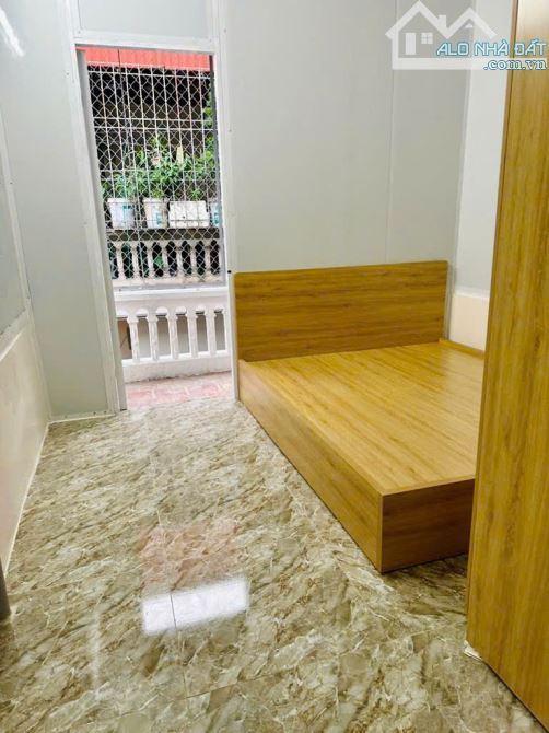 CẦU GIẤY - LÔ GÓC – NHÀ ĐẸP – 41M- 3 TẦNG – 3 THOÁNG – FULL NỘI THẤT- 8.75 TỶ - 2