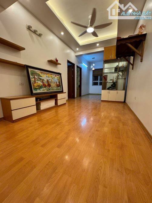 Bán căn hộ OCT5A  KĐT Resco Cổ Nhuế 65m2 2 PN, 2wc- View thoáng mát - Giá 4,15 tỷ - 2