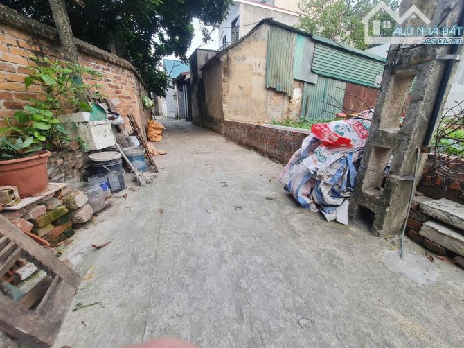 Bán 250m2 xã Đông Anh, gần bìa làng, khổ vuông, giá 32tr/m2, lô góc, mt 8m - 2