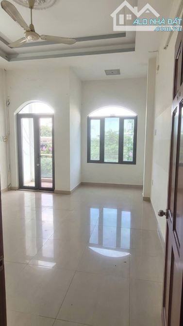 CUNG ĐƯỜNG HIẾM-DÒNG TIỀN CAO GIÁ TỐT-BÁN NHÀ 4×14-4 TẦNG-MẶT TIỀN SONG HÀNH Q12-NHĨN 8 TỈ - 2