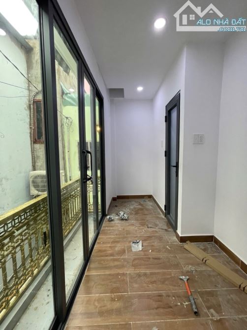 NÓNG HỔI MỚI RA LÒ - CHƯA KỊP DỌN DẸP - 2 TỈ - TÂN PHÚ - NGANG 4M - 2 TẦNG - 2WC - SHR - 2