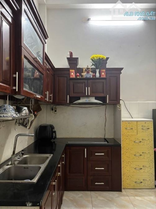 Bán nhà 3 tầng p15 Tân Bình hẻm nhựa 5m xe hơi đỗ cửa 4x10 chỉ nhỉnh 4 tỷ - 2