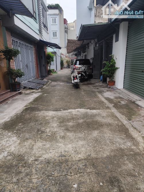 Bán gấp mảnh đất phố Thạch Bàn ô tô tránh DT36m2 mt4.2 giá 6.9 tỷ - 2