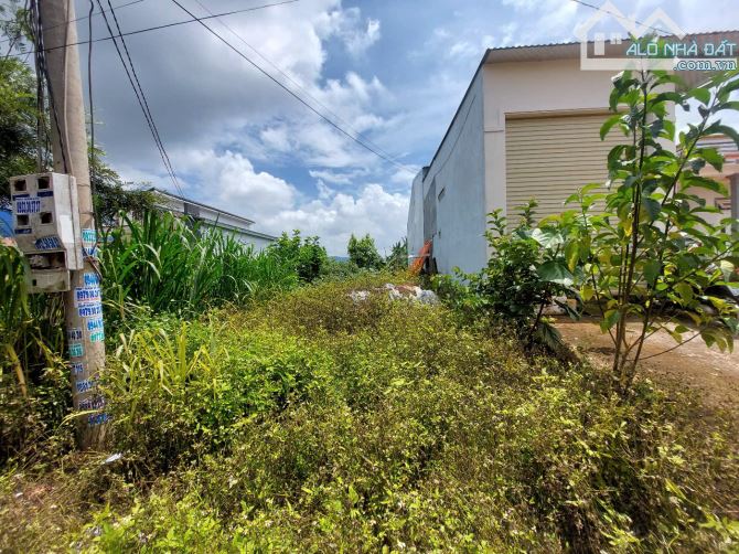 bán đất  mặt tiền DH1 Dt 5x60m tc100m2 Cách sân bay 20 phút giá 1,5ty - 2