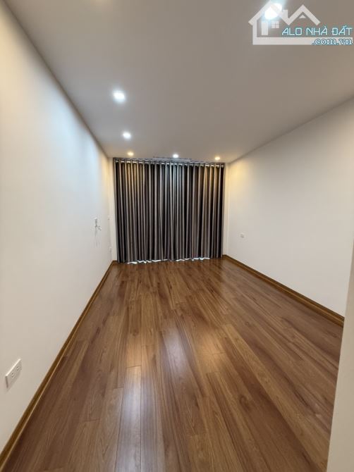 NHÀ ĐẸP FULL NỘI THẤT, THANG MÁY, Ô TÔ ĐỖ CỬA. THẠCH BÀN, LONG BIÊN, HÀ NỘI. 38M2 - 7.5 TỶ - 3