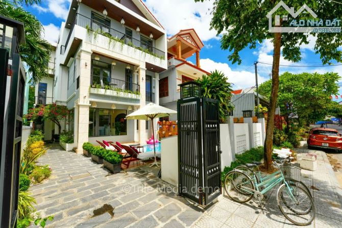 Villa trung tâm phố cổ Dt 271m2, 10P đang kinh doanh, cách chùa cầu 1km - dễ sinh lời - 3