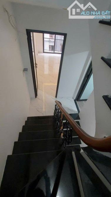 BÁN NHÀ SIÊU HIẾM TẠI CẦU DIỄN, NGÕ RỘNG - NHÀ 30M2, 5 TẦNG, MT 3,6 M - GIÁ 6,5 TỶ - 3