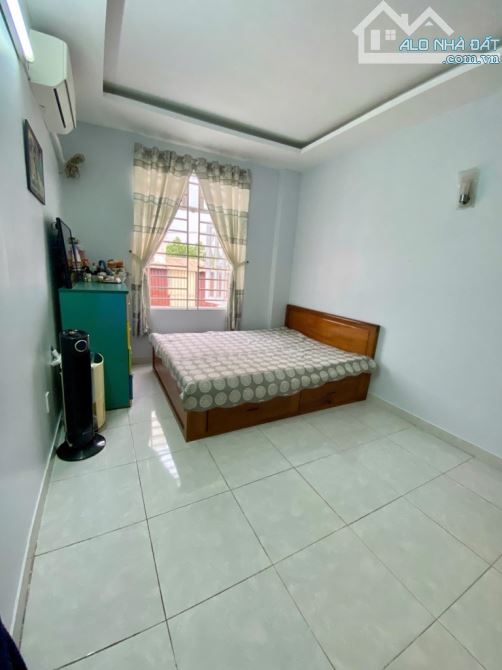 NHÀ 3 TẦNG - HẺM XE HƠI  8M NGAY TRUNG TÂM THỊ TRẤN NHÀ BÈ - 3
