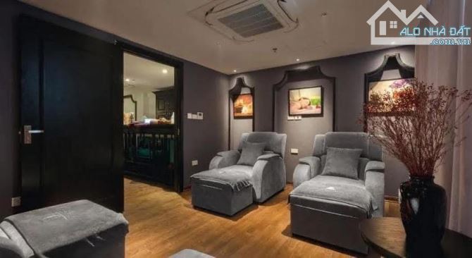 Lạc Long Quân,Lô đất 166m², mặt tiền khủng 6.1m,2 mặt thoáng trước giá 99 tỷ có TL - 3