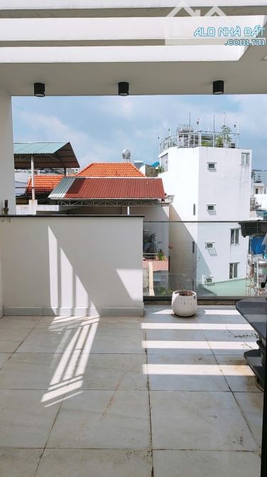 GIÁP QUẬN 1 & PHÚ NHUẬN - Ô TÔ NGỦ TRONG NHÀ - 66M2 4 TẦNG 4PN - SỔ VUÔNG - 3