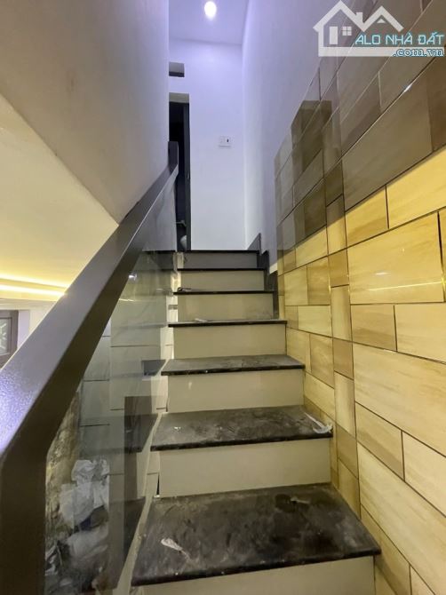 NÓNG HỔI MỚI RA LÒ - CHƯA KỊP DỌN DẸP - 2 TỈ - TÂN PHÚ - NGANG 4M - 2 TẦNG - 2WC - SHR - 3
