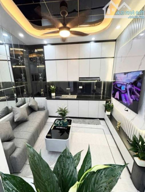 🔥 TẦM TIỀN HIẾM NHÀ BÁN, NHÀ MỚI TINH 5 TẦNG FULL NỘI THẤT XỊN SÒ, GẦN PHỐ, 2 THOÁNG TRƯỚ - 3