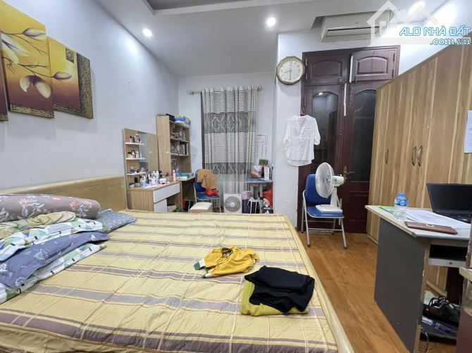 Nhà đẹp ở luôn Hoàng Quốc Việt Cầu Giấy Sổ vuông 41m 4 tầng MT4m5 Giá 15 tỷ Ngõ ô tô tránh - 4