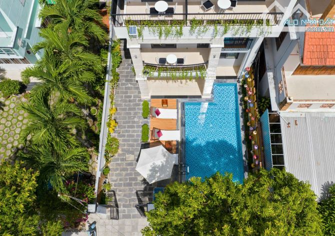 Villa trung tâm phố cổ Dt 271m2, 10P đang kinh doanh, cách chùa cầu 1km - dễ sinh lời - 4