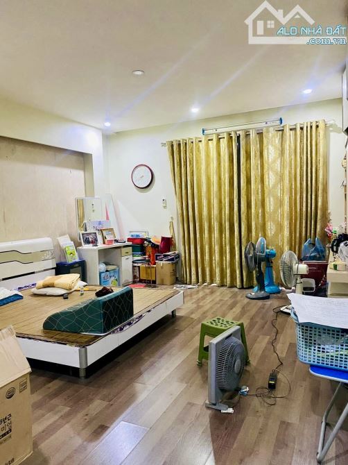 Nhỉnh 200/m2! Nhà đẹp Lê Trọng Tấn, gần phố, ô tô tránh đỗ, dân xây, gara, 100m*4T - 4