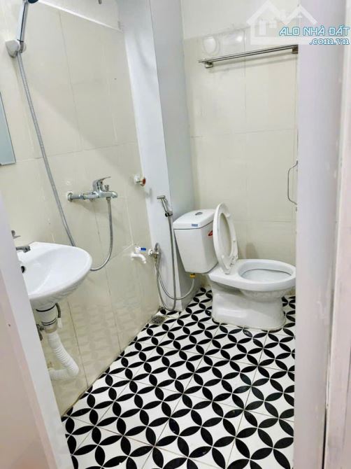 CẦU GIẤY - LÔ GÓC – NHÀ ĐẸP – 41M- 3 TẦNG – 3 THOÁNG – FULL NỘI THẤT- 8.75 TỶ - 4