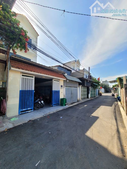 Bán nhà 1T2L 5x21m hoàn công, hẻm Phan Bội Châu p. Dĩ An gần trường cấp 1,2,3 - 4
