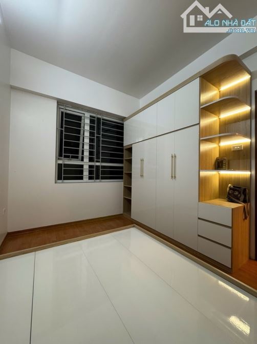 Bán căn hộ OCT5A  KĐT Resco Cổ Nhuế 65m2 2 PN, 2wc- View thoáng mát - Giá 4,15 tỷ - 4