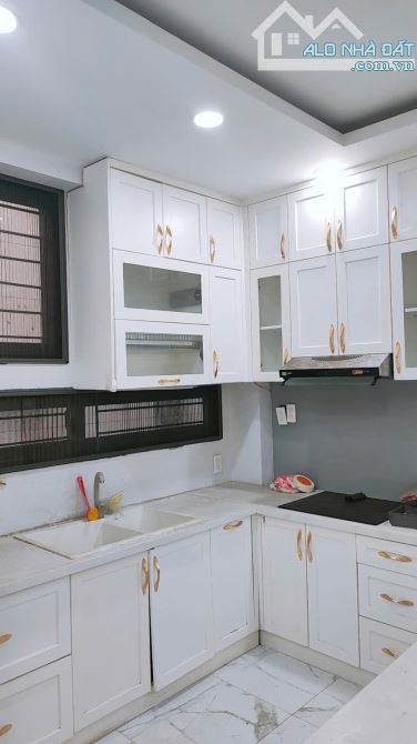 GIÁP QUẬN 1 & PHÚ NHUẬN - Ô TÔ NGỦ TRONG NHÀ - 66M2 4 TẦNG 4PN - SỔ VUÔNG - 4