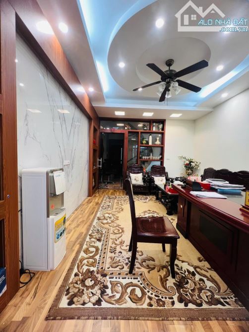 HOÀNG NGÂN - NHÀ ĐẸP - SỔ VUÔNG TRƯỚC SAU NHƯ 1 - NGÕ THÔNG - Ô TÔ TRÁNH - KINH DOANH - 4
