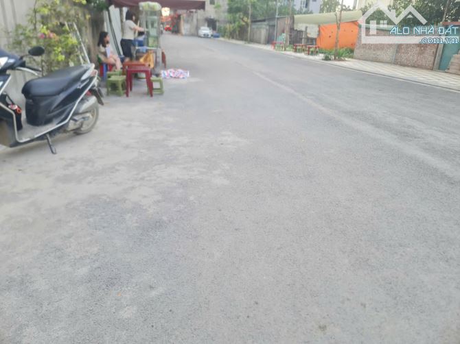 Bán 250m2 xã Đông Anh, gần bìa làng, khổ vuông, giá 32tr/m2, lô góc, mt 8m - 4