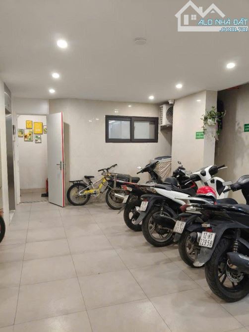 MẶT PHỐ TRẦN QUÝ KIÊN - VỈA HÈ RỘNG - KNH DOANH 39m2 5 tầng mặt tiền 3.2m giá 18.3 tỷ - 4