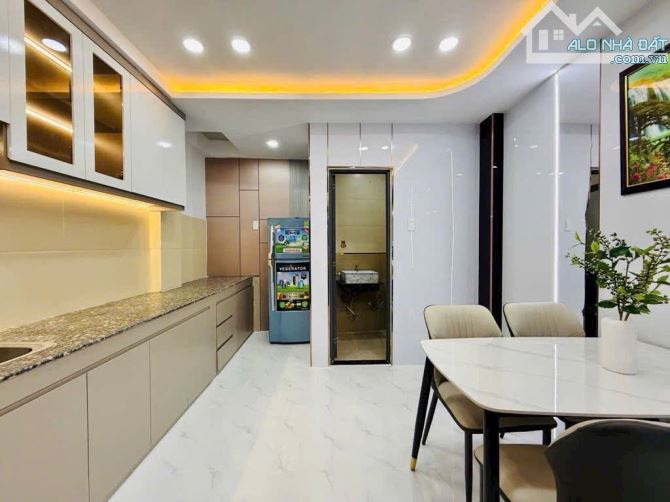 NGAY CV LÀNG HOA - 5TẦNG - 3PN - 42M2 - MỚI Ở NGAY 5.98 TỶ - 4