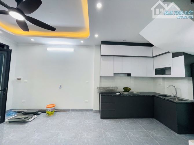 Bán nhà Trung Tựu, Bắc Từ Liêm, 30m2, 5 tầng, mặt tiền 5m, giá 5.65 tỷ - 5