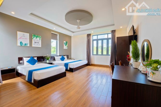 Villa trung tâm phố cổ Dt 271m2, 10P đang kinh doanh, cách chùa cầu 1km - dễ sinh lời - 5