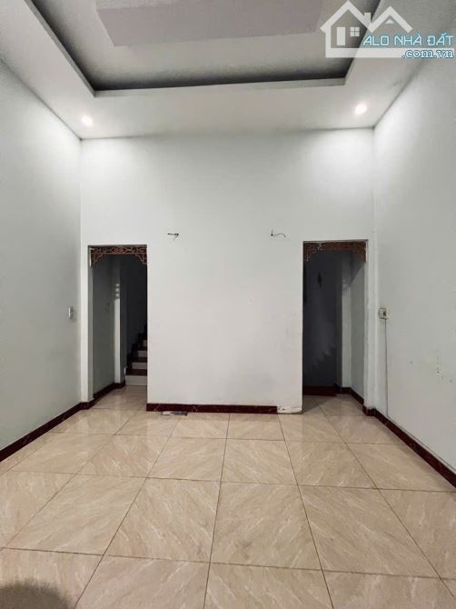 Hóc Môn bán nhà 3 tầng mt đường 12m kinh doanh tự do giá 5,4ty - 5