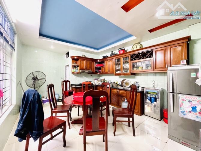 BÁN NHÀ MẶT PHỐ KINH DOANH ĐƯỜNG Ô TÔ TRÁNH DT 70M2 MT 5M LÔ GÓC 3 T - 5