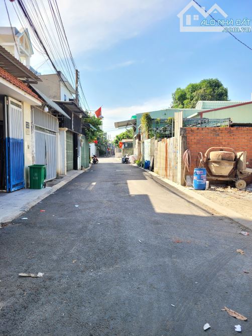 Bán nhà 1T2L 5x21m hoàn công, hẻm Phan Bội Châu p. Dĩ An gần trường cấp 1,2,3 - 5