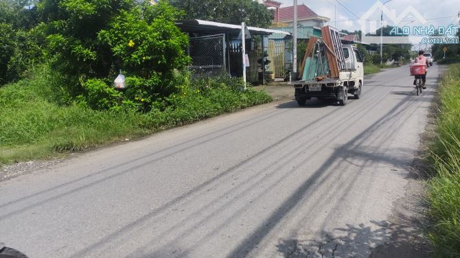 Bán lô đât 150 m2 mặt đường hương lộ 15 cách cây xăng Thạnh Phú 3km - 5