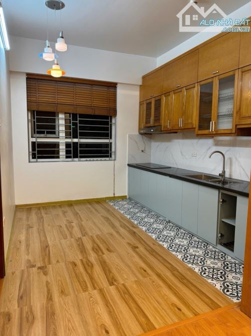 Bán căn hộ OCT5A  KĐT Resco Cổ Nhuế 65m2 2 PN, 2wc- View thoáng mát - Giá 4,15 tỷ - 5