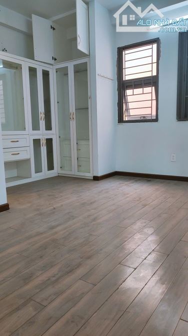 GIÁP QUẬN 1 & PHÚ NHUẬN - Ô TÔ NGỦ TRONG NHÀ - 66M2 4 TẦNG 4PN - SỔ VUÔNG - 5