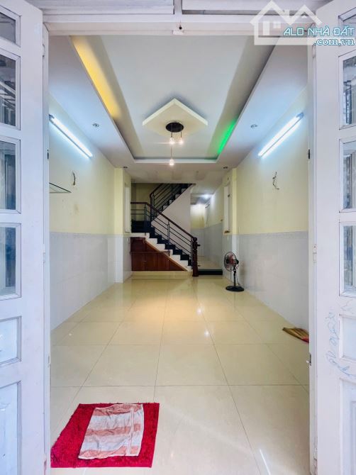 Bán nhà hẻm 3m gần Emart Phan Huy Ích, 2 tầng, đang cho thuê 8 triệu/tháng, chỉ 4 tỷ tl - 5