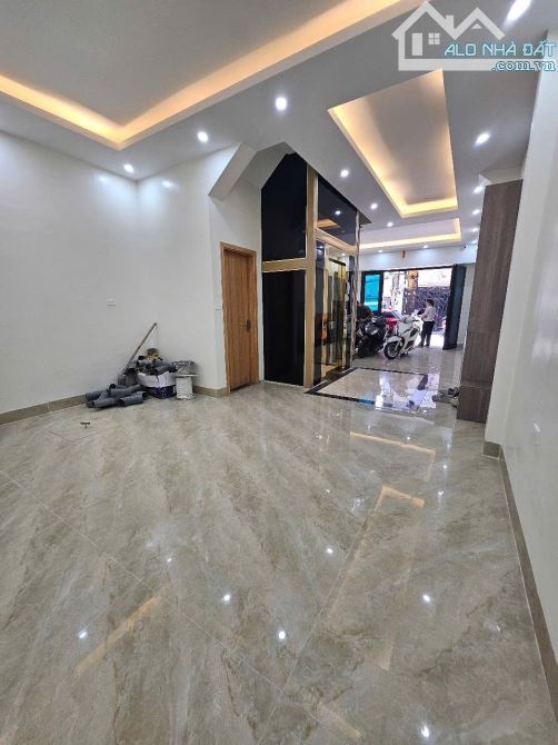NHỈNH 31 TỶ NHÀ PHÂN LÔ, Ô TÔ, THANG MÁY, MẠC THÁI TỔ, CẦU GIẤY, DT 70M, 7 TẦNG, MT 5M - 5