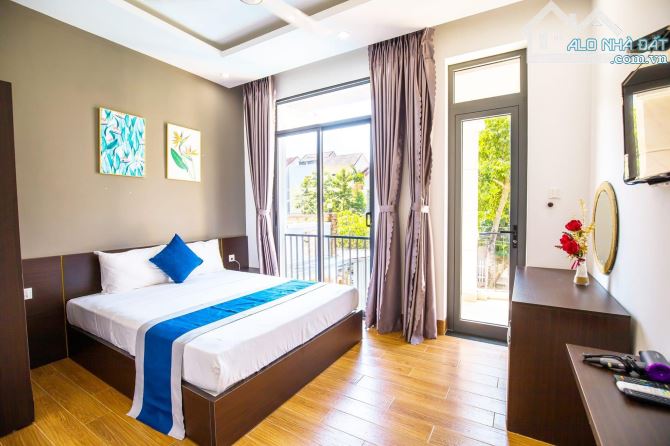 Villa trung tâm phố cổ Dt 271m2, 10P đang kinh doanh, cách chùa cầu 1km - dễ sinh lời - 6