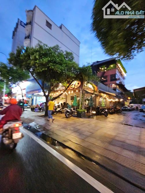 BÁN CĂN GÓC 3 MT 241 KHÁNH HỘI - QUẬN 4 NGANG 15M - 6