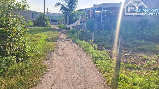 Bán  đất giá rẻ 5x25 m, đường oto,  xã Hòa Khánh Đông, Đức Hòa, Long An giá 950 triệu. - 4