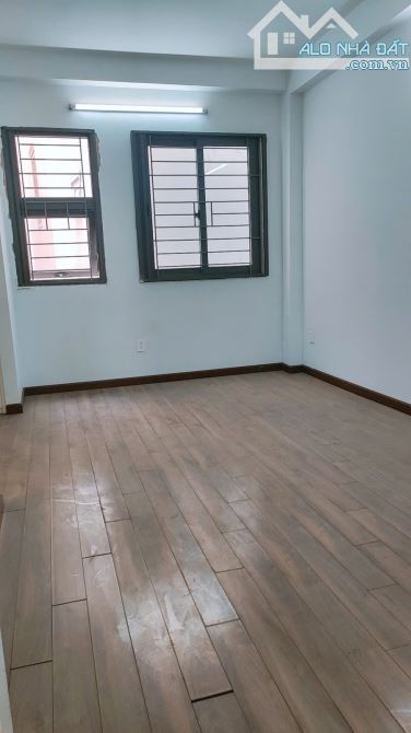 GIÁP QUẬN 1 & PHÚ NHUẬN - Ô TÔ NGỦ TRONG NHÀ - 66M2 4 TẦNG 4PN - SỔ VUÔNG - 6
