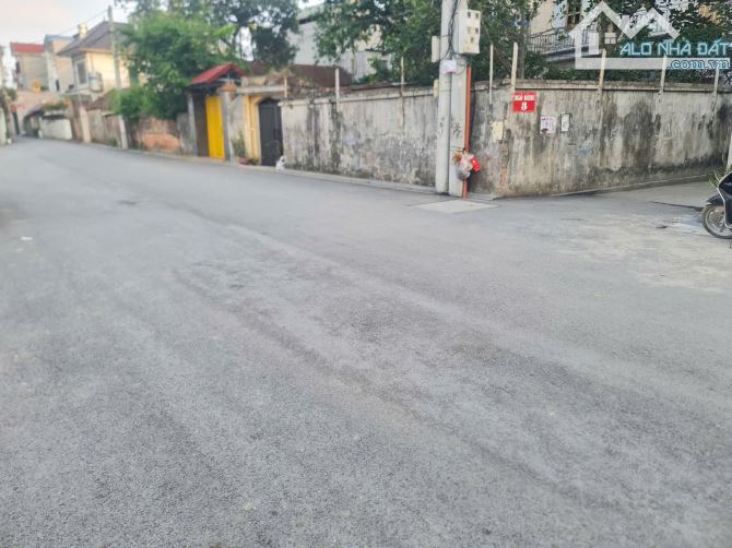 Bán 250m2 xã Đông Anh, gần bìa làng, khổ vuông, giá 32tr/m2, lô góc, mt 8m - 6