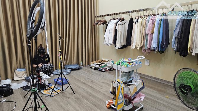 Tôi bán nhà 5T*62m2 phố Hoàng Văn Thái-Thanh Xuân.Mặt ngõ ôtô tránh,vừa ở vừa KD.Giá 13tỷ6 - 8