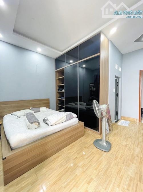 NHÀ ĐẸP 4 TẦNG - TRƯƠNG THỊ HOA - Q.12 - HẺM XE HƠI 1 TRỤC- 4.5x14.2M -  64M2 - FULL NT - 9