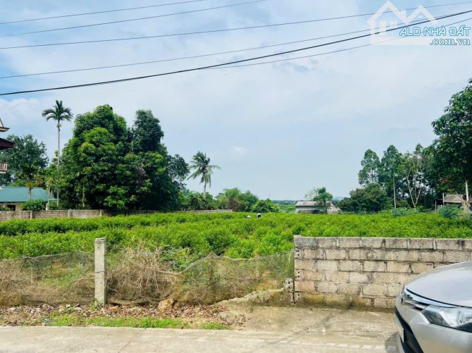 Tản Lĩnh, ngay đường vào du lịch Ao Vua, đường thông