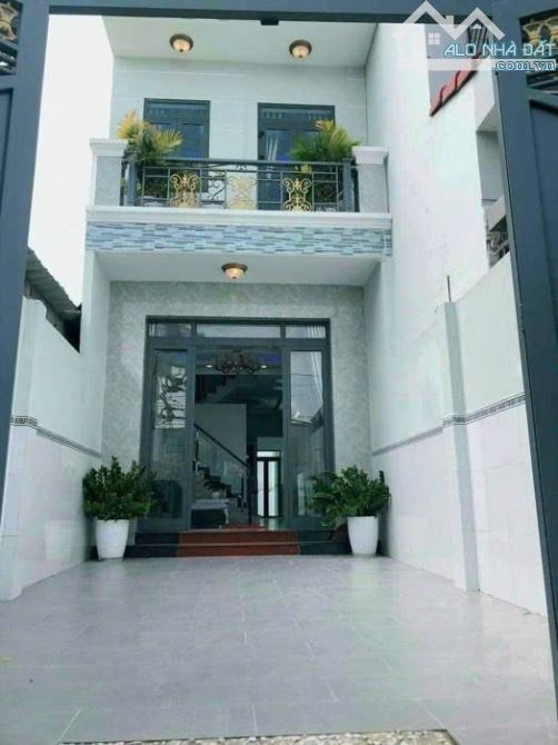 Bán Nhà 3 Tầng. 4x28m, Huỳnh Tấn Phát, TT Nhà Bè, Giá Chỉ 5.3 Tỷ.