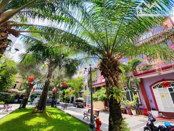 Bán nhà trong khu Compound cao cấp đường Nguyễn Trọng Tuyển có cây xanh
